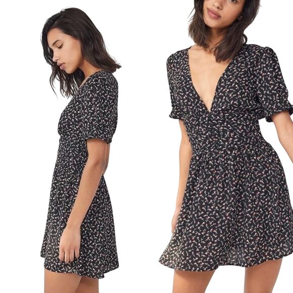 Urban Outfitters UO Emmy Floral Print Smocked Back Flowy Mini Dress Size Medium - Picture 1 of 13